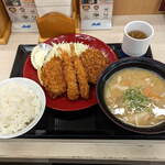 Katsuya - ...「海老・ヒレメンチカツ定食（979円）+とん汁大変更（40円）」、delicious!!!
