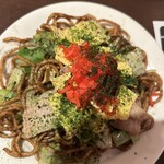 ナベちゃんの 元祖阿久沢焼きそば - 並盛り¥500 豚バラ　薄焼き玉子　キャベツ　紅しょうが　青のり　ラードで香ばしい
