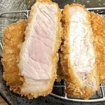 ロースカツ定食 修 - 左が鹿児島産！右が愛媛産！