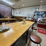 ○木　中華そば - 店内は大衆食堂のようなレイアウトでした