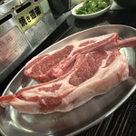 もつ鍋 鉄鍋餃子 鳥炭火焼き 九州酒場 丸九 - ラムチョップ