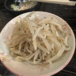 もつ鍋 鉄鍋餃子 鳥炭火焼き 九州酒場 丸九 - ナムル