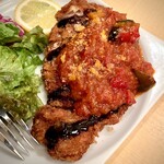 全席個室 びすとろ家 - 甘酢っぱいトマトソースがサクサクカツレツにベストマッチ