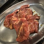 もつ鍋 鉄鍋餃子 鳥炭火焼き 九州酒場 丸九 - 漬け込みラムロース