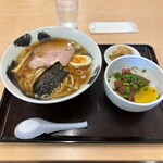 京の華 - ラーメン＋魯肉飯（しょう）セット