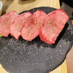 Yakiniku tonbi - 厚切り生たん塩