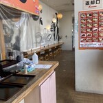 마루키치 우동 - 우동을 제공하는 카운터에서 보이는 쟁반