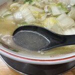 銀座たんめん - シンプルながら深い旨味と野菜の甘み、マイルドな塩味の優しいスープ