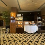 南国酒家 - ここで待ちます。ゆったり椅子に座ってます。