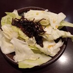 とりかわ竹乃屋 - お通しのキャベツ塩昆布