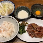 牛タン焼専門店 司 分店鷹 - 厚切り牛タンを麦めしとテールスープと共に