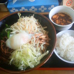 上海油そば大盛り＆ミニ麻婆豆腐＆半ライス。