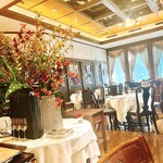 シェ・イノ - クラシックで豪華な内装✨✨