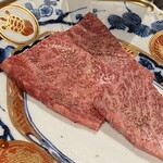 肉亭ふたごiki - なんだろ。上カルビ。旨い