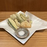 Sobadokoroisseian - 季節野菜の天ぷら(700円)