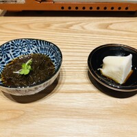 あぐー豚しゃぶしゃぶ専門店 とり央 別邸 - もずく酢　ジーマーミ豆腐