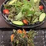 鉄板居酒屋 京とんちん亭 - 野菜サラダ７１０円、サーモンユッケ５００円。こういう一品料理が嬉しいですね。