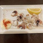 鉄板居酒屋 京とんちん亭 - イカゲソ焼き５００円。良きつまみです。