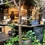 谷中ビアホール - 塩とオリーブの専門店もあり