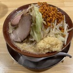 豚と野菜らーめん ベジ太郎 - 醤油ラーメン（特盛）　900円
                                +  野菜マシ合計400g（無料）　+  ニンニクマシ（無料）　+  辛玉（クーポン）