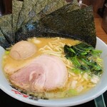 町田商店 - ほほう、家系ラーメンである。