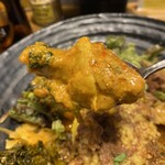 SPICY CURRY 魯珈 - 「白胡麻担々咖喱」の中にはチキンが！