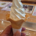 鈴ひろ庵 - 生乳バニラソフト350円