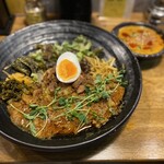Supaishi Kareroka - 限定の「蛤仔五花肉咖喱」〜豚バラとアサリはの中華カレー〜のろかプレート