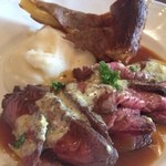 イノーヴェ - オーストラリア産牛ランプ肉のローストビーフ レフォールのソース