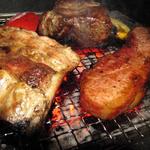 385 CHARCORL GRILL - 炭火の高火力で調理されるこだわりの道産食材