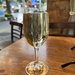 アガリコ 新宿 オリエンタルビストロ - ワイン１杯目！