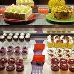 ビタースイーツ・ビュッフェ ルミネエスト新宿店 - スイーツショーケース
