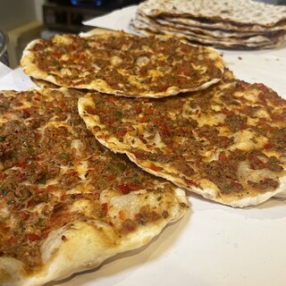 Crispy Turkish pizza ◆ Lunch where you can enjoy kebabs at a great price ◎