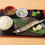 Charbroiled fatty saury set meal