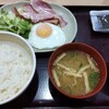 すき家 - 自社製ベーコンエッグ朝食