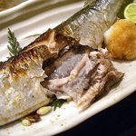 大八 - 「焼魚定食」さんまの腹を割って