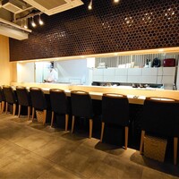 恵比寿 鮨 おぎ乃 - カウンター席のようす