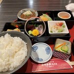 佐渡の魚と村上牛 長岡釜蔵 - 旬の彩り弁当 ¥1749