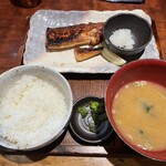 田町 炭火串焼 正直や - サーモンハラス定食