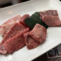 焼肉うしごろ 新宿三丁目店 - ・タテバラ ・ササミ ・インサイド ・カメノコ ・タン ・ハラミ