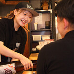 やきとん ひなた - 接客シーン