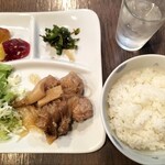 スペースC - 日替わりランチ「肉だんごときのこのオイスターソース煮」