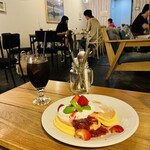 エルク - 相方さんはアイスコーヒー。甘いパンケーキにはちょうど良いね(≧∇≦)b