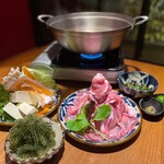 Okinawa Shouten Shimura - 紅豚しゃぶしゃぶ
