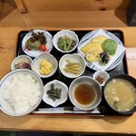 お食事処・味処 やまびこ - 山古志定食（税込み１３００円）