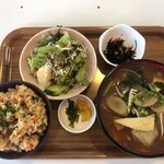 食堂 満八 - 料理写真:みそ汁(定食) 910円   ご飯をジューシーに変更＋100円