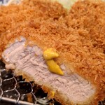 Tonkatsu Kagurazaka Sakura - からしを付けて