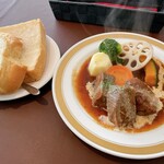 カフェ 洗濯船 - パン、牛タンシチュー