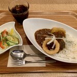 和風茶屋 DEJAVU - 焼き肉屋さんのカレー（サラダ付き）