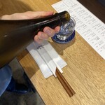 Ate Sushi Kijuurou - ランチのお酒は　お姉さんが注いでくれる。